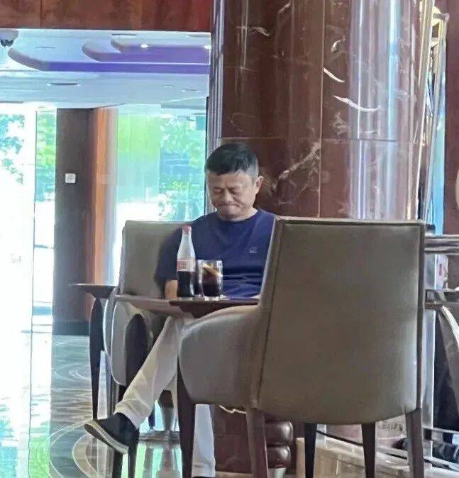 婆比邓文迪更狠的女人出现了…81岁世界首富找34岁中国老(图10)