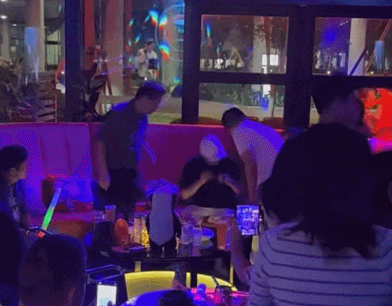 婆比邓文迪更狠的女人出现了…81岁世界首富找34岁中国老(图15)