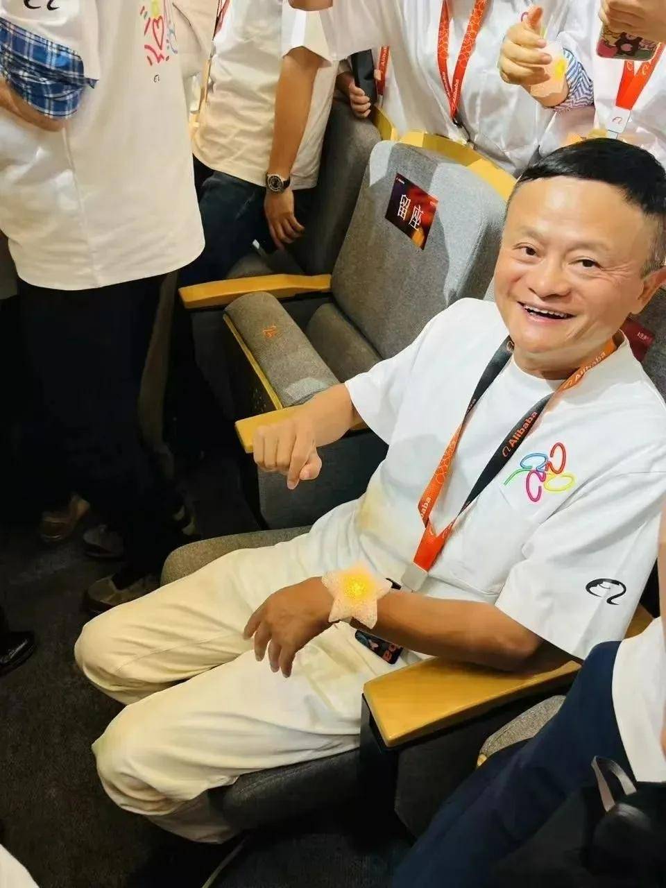 婆比邓文迪更狠的女人出现了…81岁世界首富找34岁中国老(图23)