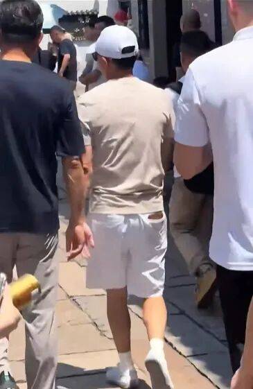 婆比邓文迪更狠的女人出现了…81岁世界首富找34岁中国老(图24)