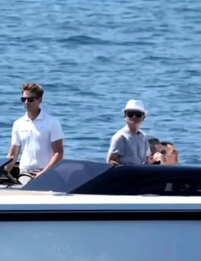 婆比邓文迪更狠的女人出现了…81岁世界首富找34岁中国老(图28)