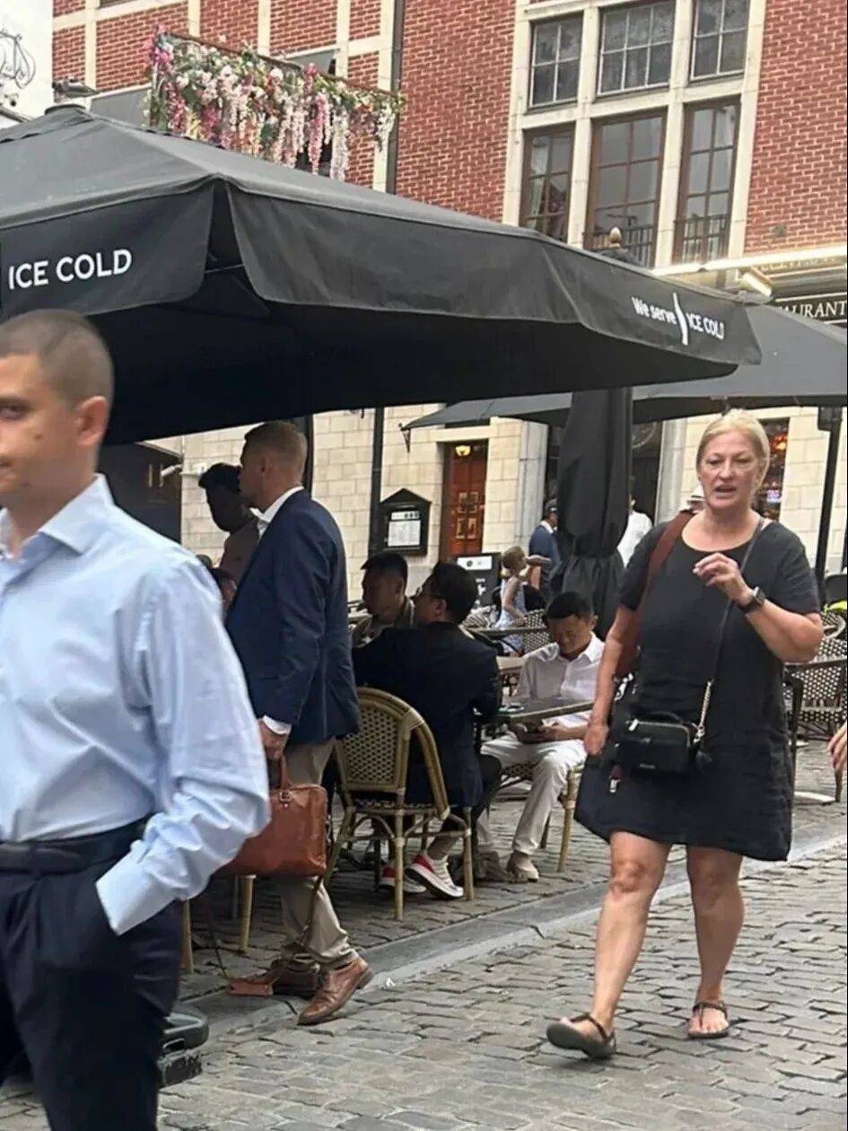 婆比邓文迪更狠的女人出现了…81岁世界首富找34岁中国老(图27)